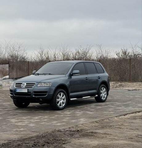 Серый Фольксваген Туарег, объемом двигателя 3 л и пробегом 502 тыс. км за 4000 $, фото 4 на Automoto.ua