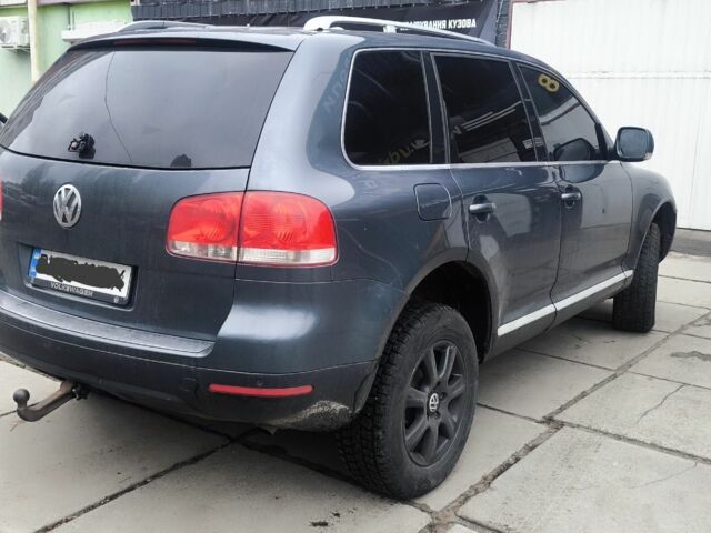 Серый Фольксваген Туарег, объемом двигателя 3 л и пробегом 320 тыс. км за 4200 $, фото 4 на Automoto.ua