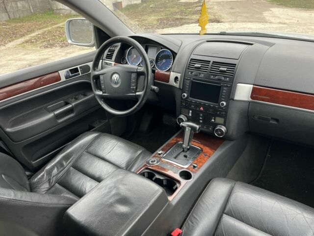 Серый Фольксваген Туарег, объемом двигателя 3 л и пробегом 340 тыс. км за 5500 $, фото 8 на Automoto.ua