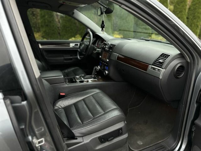 Серый Фольксваген Туарег, объемом двигателя 3 л и пробегом 370 тыс. км за 5450 $, фото 14 на Automoto.ua