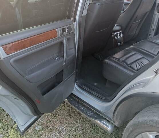 Сірий Фольксваген Туарег, об'ємом двигуна 3.19 л та пробігом 290 тис. км за 8000 $, фото 1 на Automoto.ua