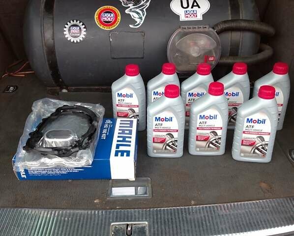 Серый Фольксваген Туарег, объемом двигателя 3.2 л и пробегом 390 тыс. км за 4300 $, фото 2 на Automoto.ua