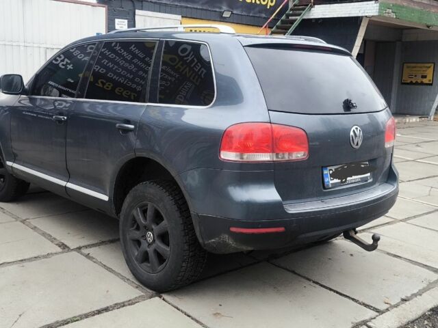 Серый Фольксваген Туарег, объемом двигателя 3 л и пробегом 320 тыс. км за 4200 $, фото 3 на Automoto.ua