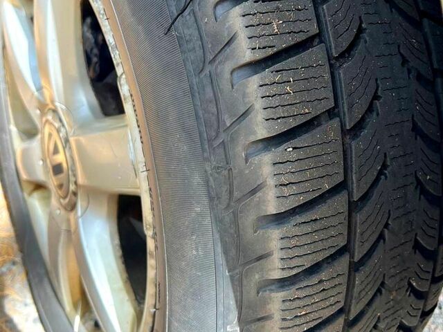 Серый Фольксваген Туарег, объемом двигателя 2.5 л и пробегом 290 тыс. км за 4000 $, фото 7 на Automoto.ua