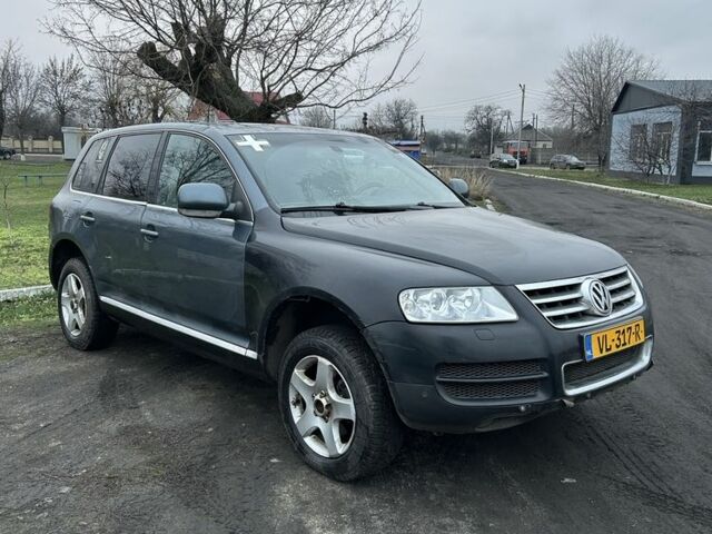 Серый Фольксваген Туарег, объемом двигателя 2.5 л и пробегом 300 тыс. км за 3999 $, фото 7 на Automoto.ua