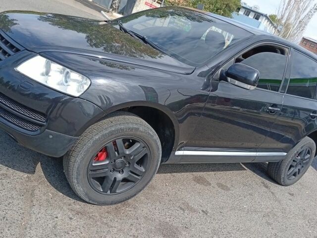 Серый Фольксваген Туарег, объемом двигателя 3 л и пробегом 1000 тыс. км за 5000 $, фото 1 на Automoto.ua