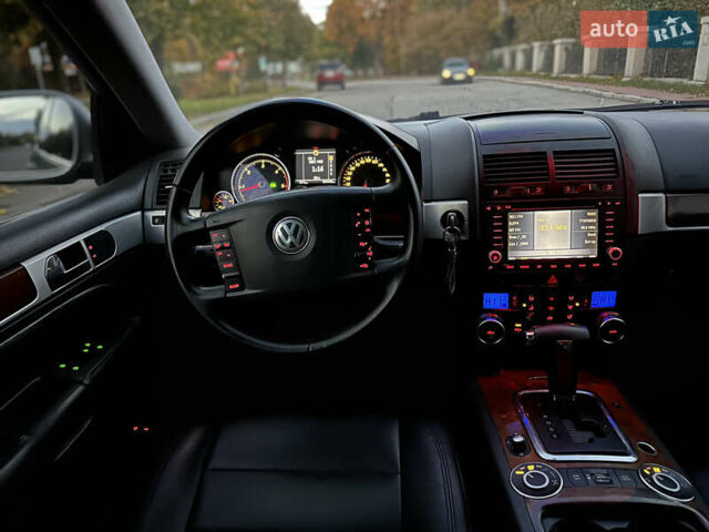 Серый Фольксваген Туарег, объемом двигателя 3 л и пробегом 220 тыс. км за 8250 $, фото 42 на Automoto.ua