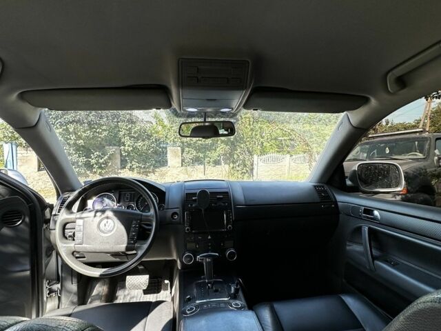 Серый Фольксваген Туарег, объемом двигателя 3 л и пробегом 290 тыс. км за 5800 $, фото 10 на Automoto.ua