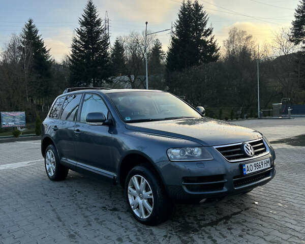 Серый Фольксваген Туарег, объемом двигателя 3 л и пробегом 428 тыс. км за 6700 $, фото 2 на Automoto.ua