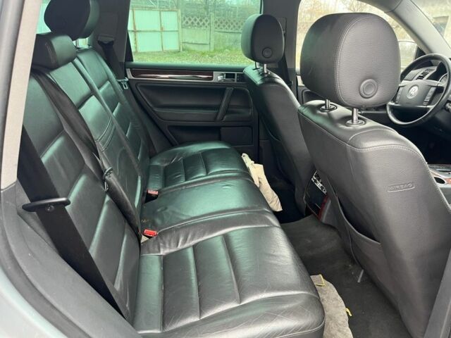 Серый Фольксваген Туарег, объемом двигателя 3 л и пробегом 340 тыс. км за 5500 $, фото 6 на Automoto.ua