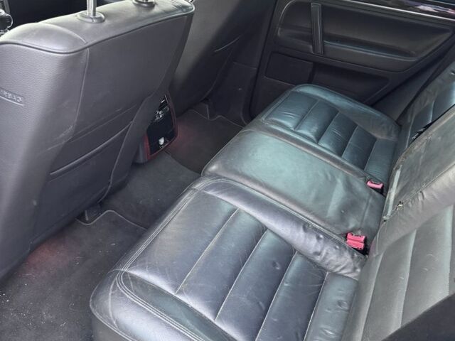 Серый Фольксваген Туарег, объемом двигателя 2.5 л и пробегом 354 тыс. км за 4499 $, фото 10 на Automoto.ua