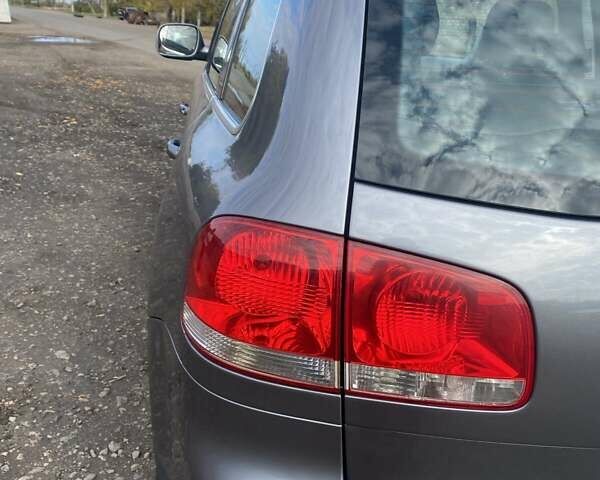 Серый Фольксваген Туарег, объемом двигателя 2.97 л и пробегом 490 тыс. км за 10350 $, фото 15 на Automoto.ua