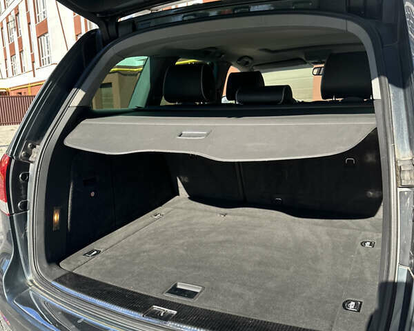 Серый Фольксваген Туарег, объемом двигателя 4.92 л и пробегом 286 тыс. км за 8700 $, фото 14 на Automoto.ua