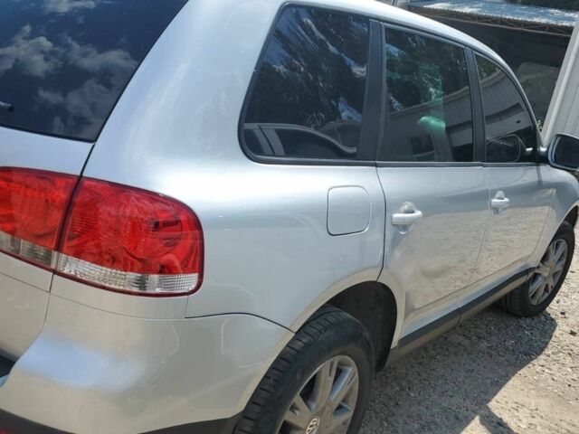 Серый Фольксваген Туарег, объемом двигателя 3 л и пробегом 290 тыс. км за 5800 $, фото 4 на Automoto.ua