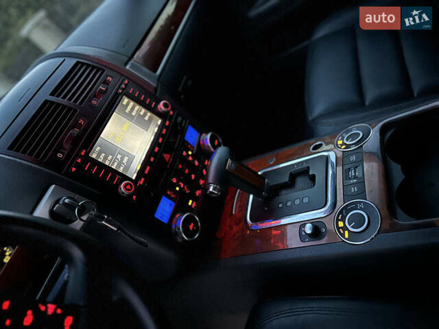 Серый Фольксваген Туарег, объемом двигателя 3 л и пробегом 220 тыс. км за 8250 $, фото 39 на Automoto.ua