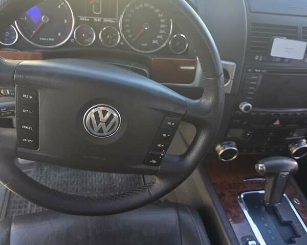 Фольксваген Туарег 2006 у Вилкове на Automoto.ua Сірий Фольксваген Туарег, об'ємом двигуна 2.46 л та пробігом 289 тис. км за 9500 $, фото 11 на Automoto.ua