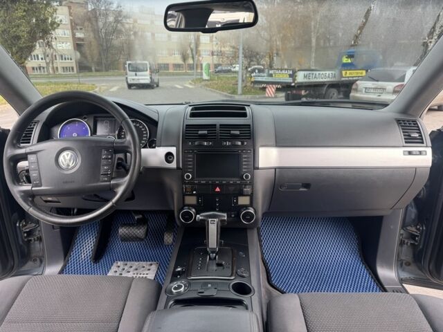 Сірий Фольксваген Туарег, об'ємом двигуна 2.5 л та пробігом 350 тис. км за 4500 $, фото 12 на Automoto.ua