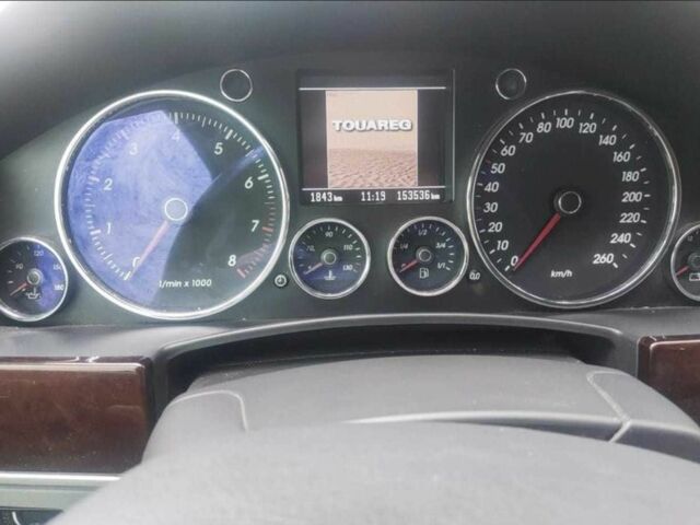 Серый Фольксваген Туарег, объемом двигателя 3.2 л и пробегом 154 тыс. км за 7000 $, фото 4 на Automoto.ua