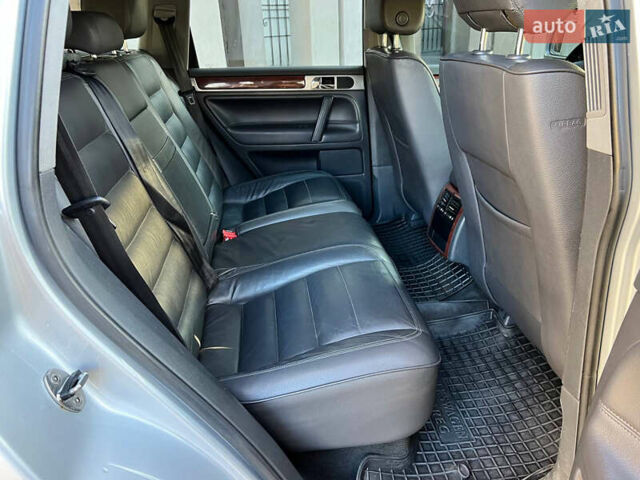 Серый Фольксваген Туарег, объемом двигателя 2.97 л и пробегом 188 тыс. км за 8900 $, фото 24 на Automoto.ua