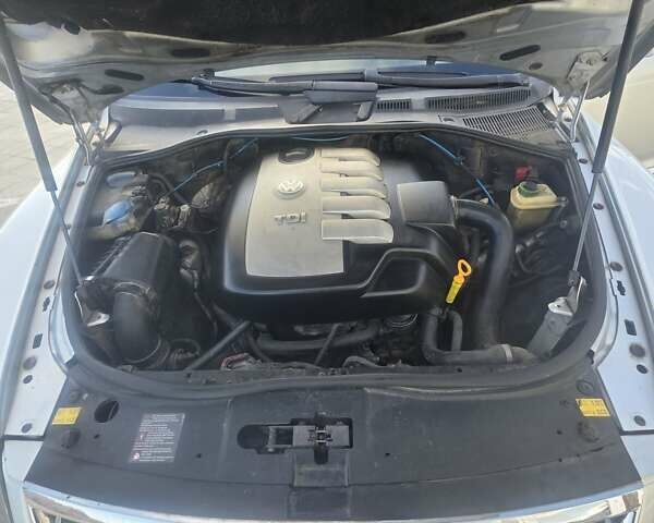 Фольксваген Туарег 2006 у Вилкове на Automoto.ua Сірий Фольксваген Туарег, об'ємом двигуна 2.46 л та пробігом 289 тис. км за 9500 $, фото 27 на Automoto.ua
