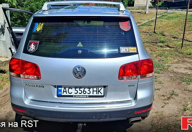 Серый Фольксваген Туарег, объемом двигателя 2.5 л и пробегом 350 тыс. км за 5999 $, фото 1 на Automoto.ua