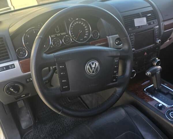 Фольксваген Туарег 2006 у Вилкове на Automoto.ua Сірий Фольксваген Туарег, об'ємом двигуна 2.46 л та пробігом 289 тис. км за 9500 $, фото 10 на Automoto.ua