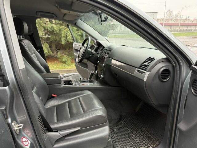 Серый Фольксваген Туарег, объемом двигателя 3 л и пробегом 287 тыс. км за 7150 $, фото 18 на Automoto.ua