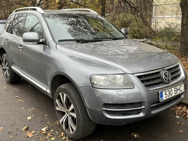 Серый Фольксваген Туарег, объемом двигателя 3 л и пробегом 315 тыс. км за 4433 $, фото 2 на Automoto.ua