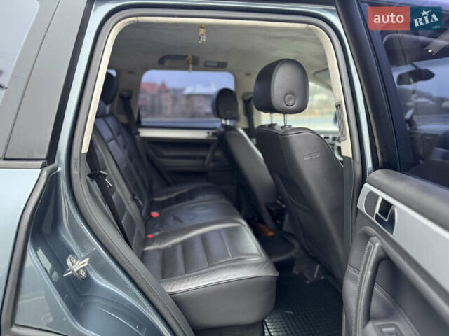 Сірий Фольксваген Туарег, об'ємом двигуна 3 л та пробігом 390 тис. км за 8700 $, фото 18 на Automoto.ua