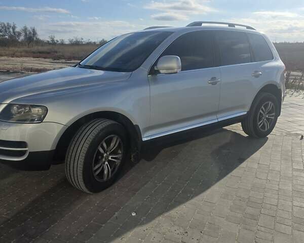 Фольксваген Туарег 2006 у Вилкове на Automoto.ua Сірий Фольксваген Туарег, об'ємом двигуна 2.46 л та пробігом 289 тис. км за 9500 $, фото 3 на Automoto.ua