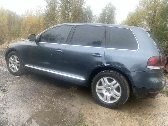 Сірий Фольксваген Туарег, об'ємом двигуна 5 л та пробігом 260 тис. км за 3100 $, фото 2 на Automoto.ua