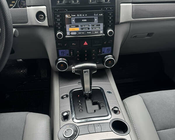 Сірий Фольксваген Туарег, об'ємом двигуна 2.97 л та пробігом 292 тис. км за 10900 $, фото 17 на Automoto.ua