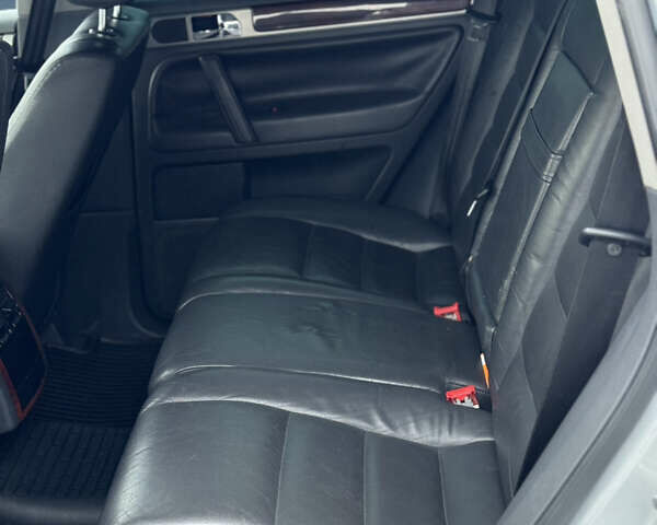 Серый Фольксваген Туарег, объемом двигателя 3 л и пробегом 295 тыс. км за 9700 $, фото 14 на Automoto.ua