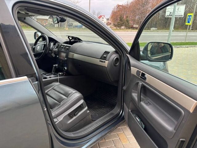 Сірий Фольксваген Туарег, об'ємом двигуна 3 л та пробігом 440 тис. км за 5900 $, фото 9 на Automoto.ua