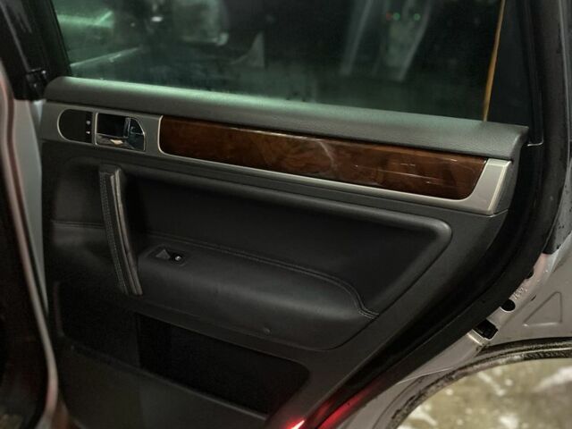 Серый Фольксваген Туарег, объемом двигателя 3.6 л и пробегом 280 тыс. км за 5700 $, фото 12 на Automoto.ua