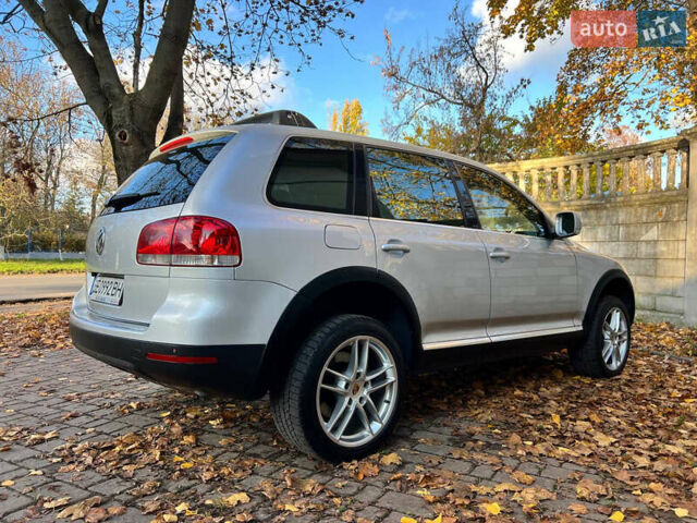 Серый Фольксваген Туарег, объемом двигателя 2.97 л и пробегом 188 тыс. км за 8900 $, фото 4 на Automoto.ua