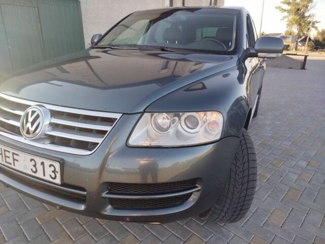 Сірий Фольксваген Туарег, об'ємом двигуна 3 л та пробігом 440 тис. км за 5900 $, фото 1 на Automoto.ua