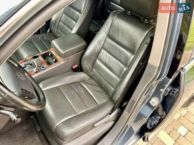 Серый Фольксваген Туарег, объемом двигателя 2.5 л и пробегом 254 тыс. км за 6700 $, фото 12 на Automoto.ua