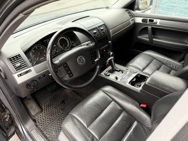 Серый Фольксваген Туарег, объемом двигателя 3 л и пробегом 287 тыс. км за 7150 $, фото 13 на Automoto.ua