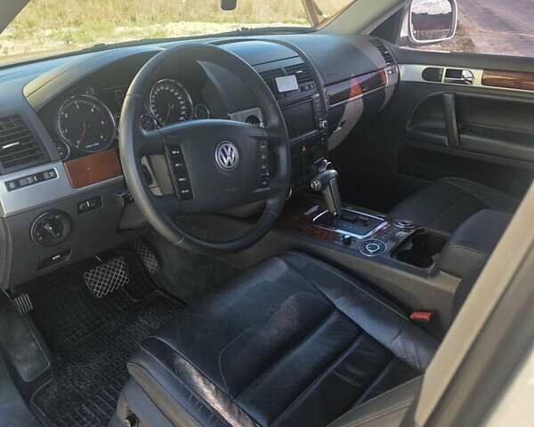 Фольксваген Туарег 2006 у Вилкове на Automoto.ua Сірий Фольксваген Туарег, об'ємом двигуна 2.46 л та пробігом 289 тис. км за 9500 $, фото 7 на Automoto.ua
