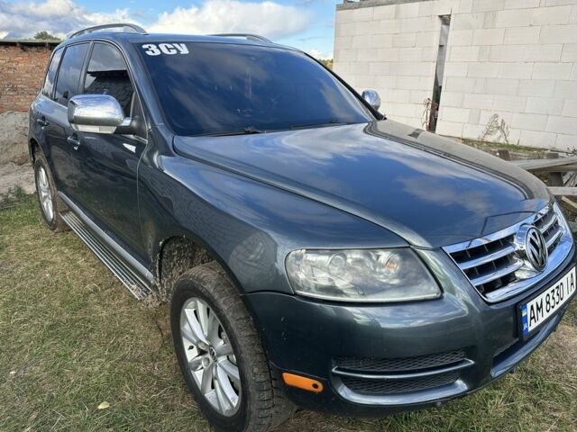 Серый Фольксваген Туарег, объемом двигателя 4.9 л и пробегом 327 тыс. км за 9200 $, фото 3 на Automoto.ua