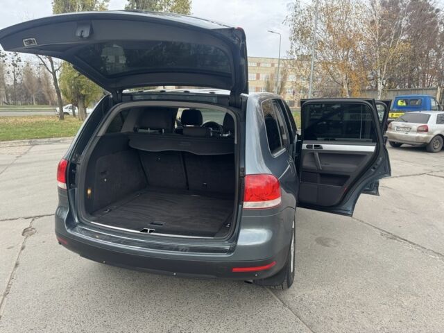 Сірий Фольксваген Туарег, об'ємом двигуна 2.5 л та пробігом 350 тис. км за 4500 $, фото 17 на Automoto.ua