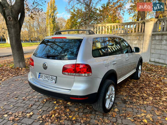 Серый Фольксваген Туарег, объемом двигателя 2.97 л и пробегом 188 тыс. км за 8900 $, фото 3 на Automoto.ua