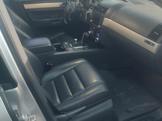 Серый Фольксваген Туарег, объемом двигателя 0 л и пробегом 270 тыс. км за 6961 $, фото 4 на Automoto.ua