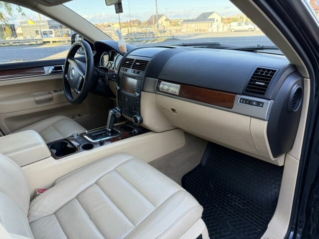 Сірий Фольксваген Туарег, об'ємом двигуна 3 л та пробігом 300 тис. км за 6900 $, фото 10 на Automoto.ua