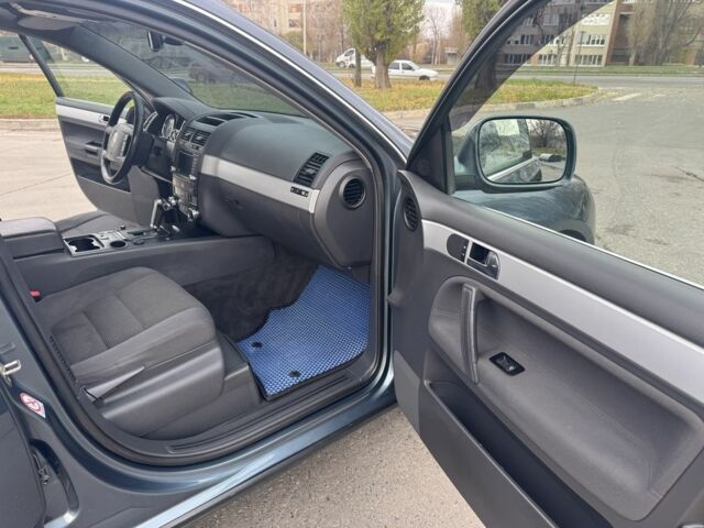 Сірий Фольксваген Туарег, об'ємом двигуна 2.5 л та пробігом 350 тис. км за 4500 $, фото 10 на Automoto.ua