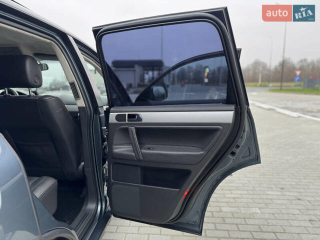 Сірий Фольксваген Туарег, об'ємом двигуна 3 л та пробігом 390 тис. км за 8700 $, фото 17 на Automoto.ua