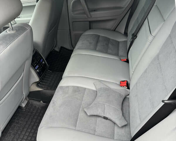 Сірий Фольксваген Туарег, об'ємом двигуна 2.97 л та пробігом 292 тис. км за 10900 $, фото 22 на Automoto.ua