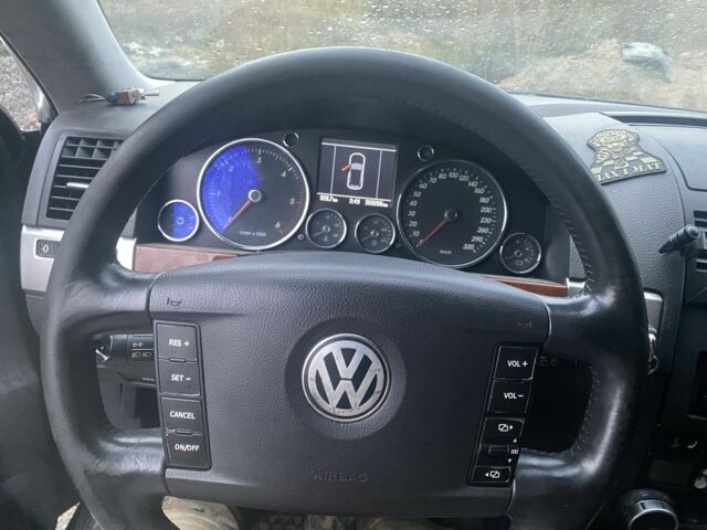 Сірий Фольксваген Туарег, об'ємом двигуна 5 л та пробігом 260 тис. км за 3100 $, фото 12 на Automoto.ua