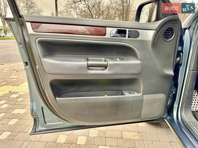 Серый Фольксваген Туарег, объемом двигателя 2.5 л и пробегом 254 тыс. км за 6700 $, фото 14 на Automoto.ua